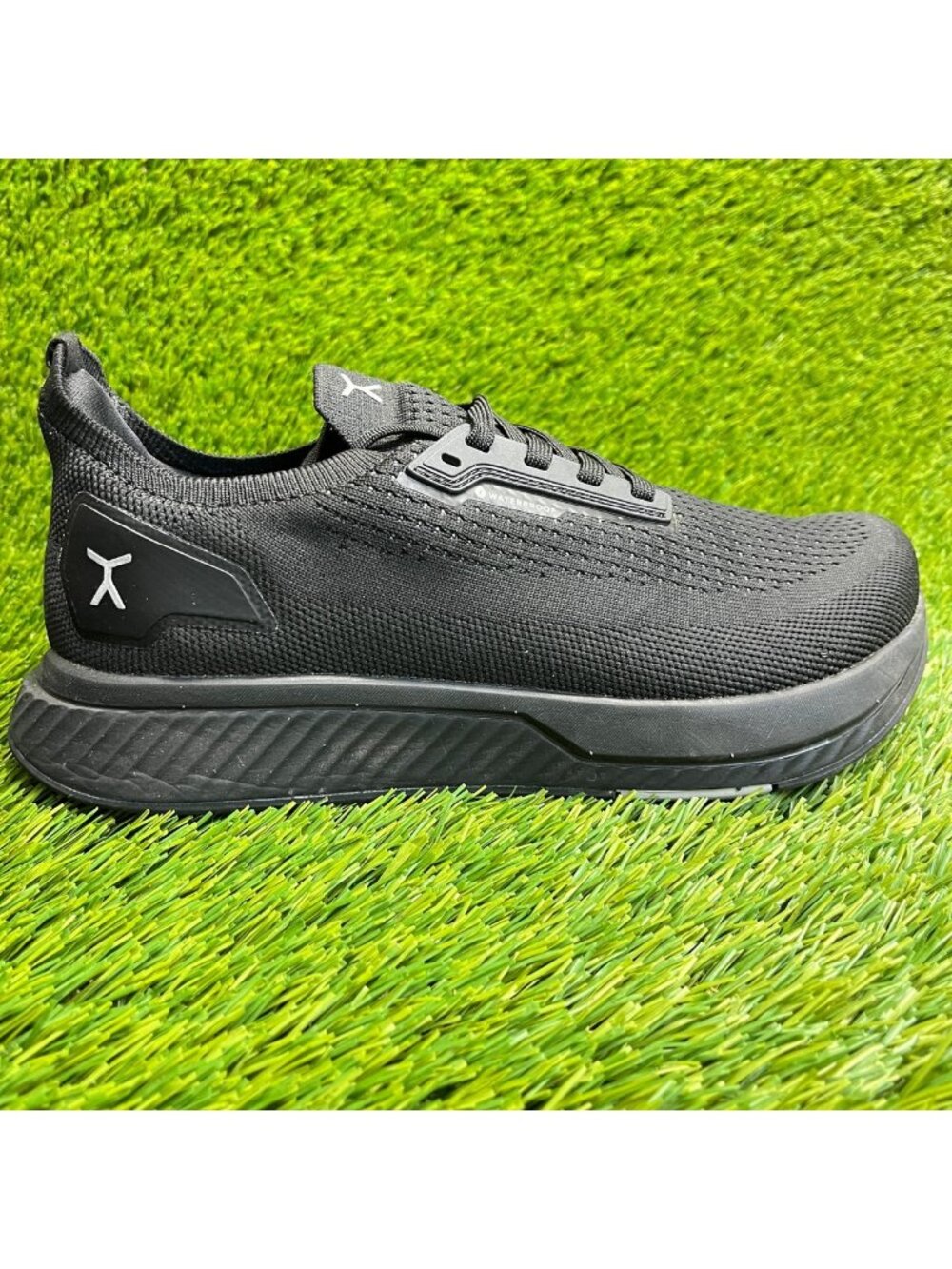 Flux Adapt Waterproof Runner Black Womens Size 9 Mens Size 7.5 Athletic Shoes